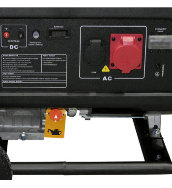 Generator De Curent Pe Benzina Rotakt ROGE7000T 6.8 kW, Trifazic, AVR, Voltmetru, Iesire De 12V, Consum 3,12 l/h